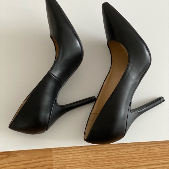 New heels that can go with anything 🤗 - Picture 5 of 6